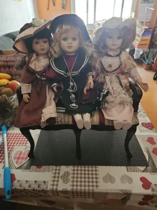 Trio Muñecas Porcelana Antiguas Sillón