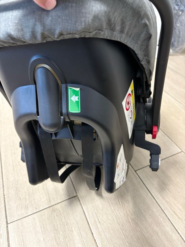 Sillita de bebé gris