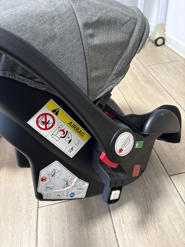 Sillita de bebé gris