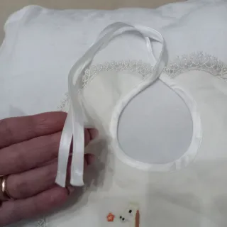 Bavaglino panna ricamo giraffa fatto a mano