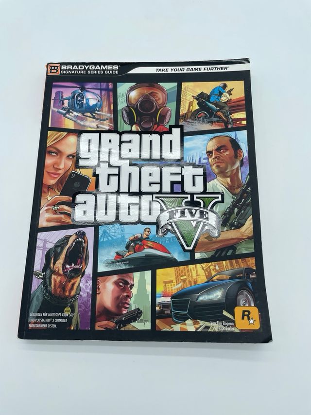 Grand Theft Auto V PS4 + Guida BradyGames