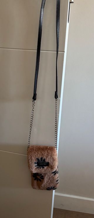 Porta móvil peluche Stradivarius flores