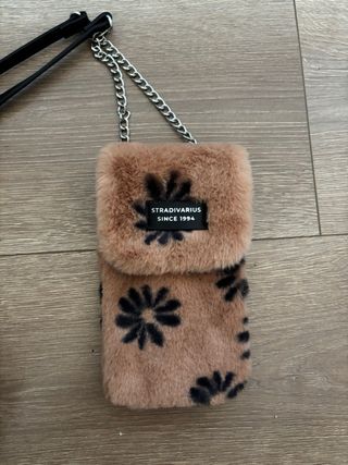 Porta móvil peluche Stradivarius flores