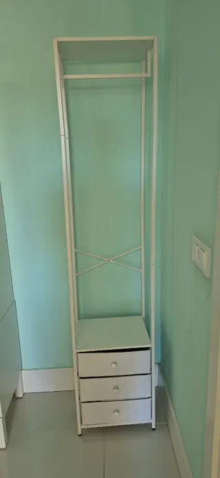 Perchero con cajones