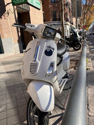 Vespa Sprint 50 Blanca