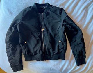 Chaqueta bomber negra Stradivarius