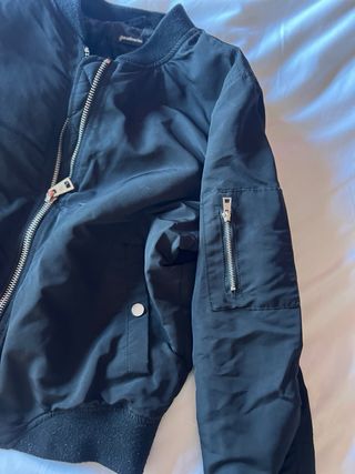 Chaqueta bomber negra Stradivarius