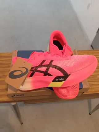 Asics Metaspeed Sky Paris