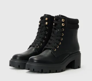 BOTINES CON LA ETIQUETA PUESTA