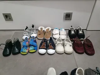 Lote 10 pares zapatos bebé talla 18