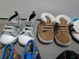 Lote 10 pares zapatos bebé talla 18