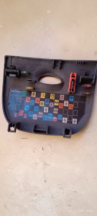 Tapa fusibles Renault