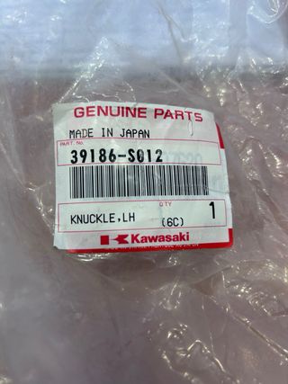 Brazo suspensión quad Kawasaki