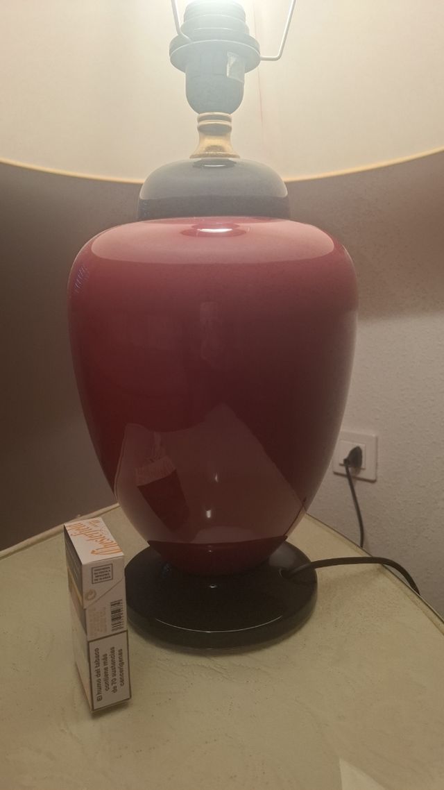 Lampada da tavolo in porcellana rossa