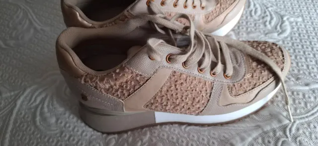 Deportivas mujer cuña beige y oro
