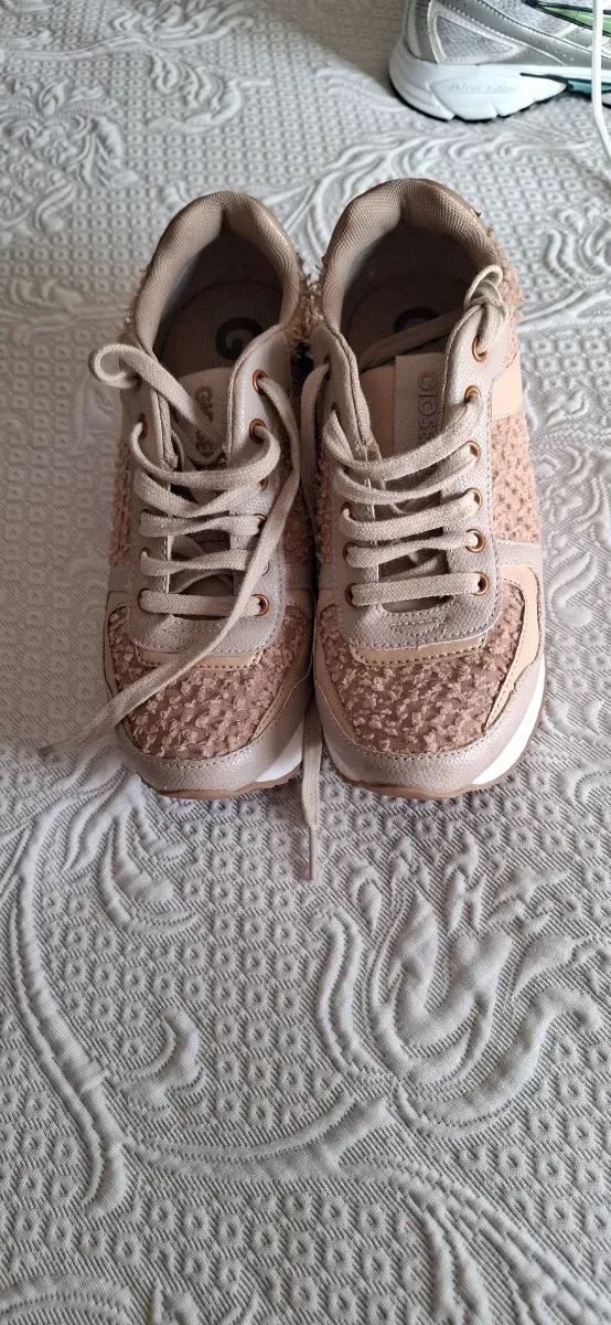 Deportivas mujer cuña beige y oro