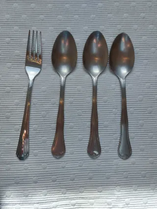 3 Cucharas Soperas y 1 Tenedor