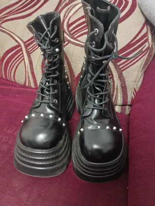 Botas punk Shein negras con tachuelas