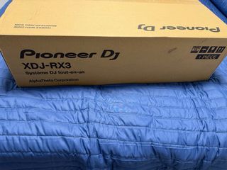 Pioneer DJ XDJ-RX3 aún cerrada