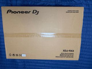 Pioneer DJ XDJ-RX3 aún cerrada