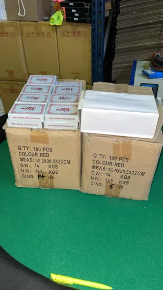 Stock maletines tapetes mesas barajas poker