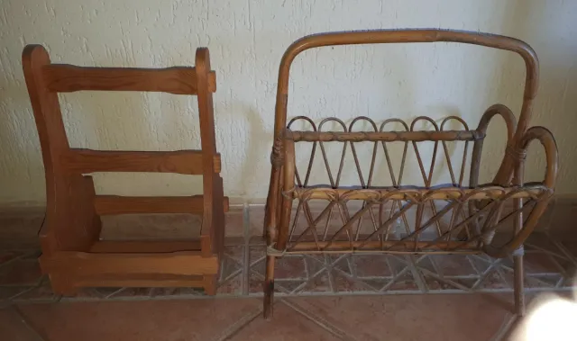 Conjunto de dois revisteros, um de pinho e outro de vime