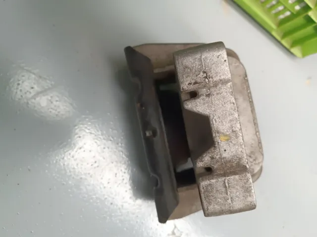 Soporte motor lado caja cambio