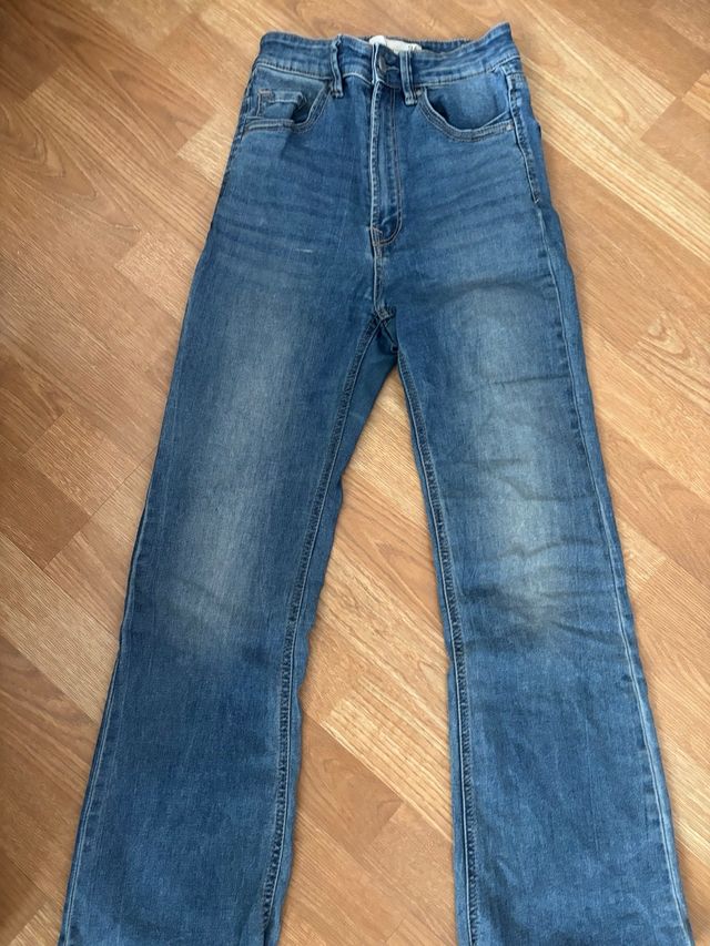 Vaqueros Stradivarius azules