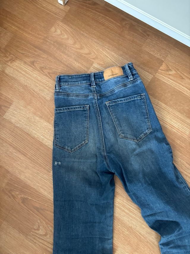 Vaqueros Stradivarius azules