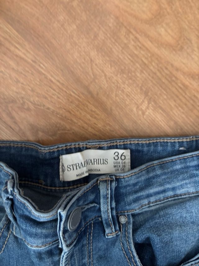 Vaqueros Stradivarius azules