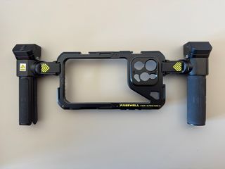 Jaula Multifuncional Freewell iPhone 15 Pro MAX