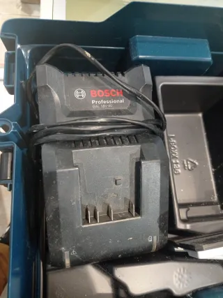 Caladora Bosch 18V con Batería y Cargador