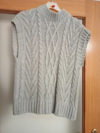 Chaleco de punto gris