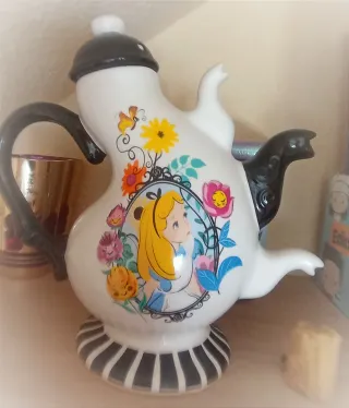 Tetera Alicia en el País de las Maravillas