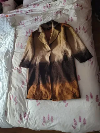 Abrigo Zona Coolto tonos marrones