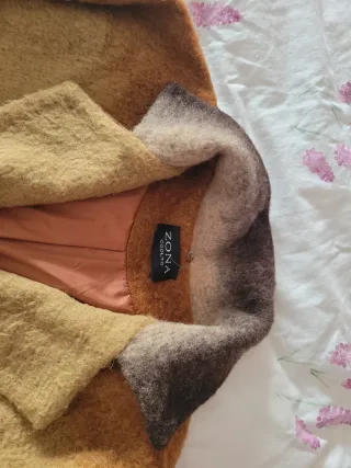 Abrigo Zona Coolto tonos marrones