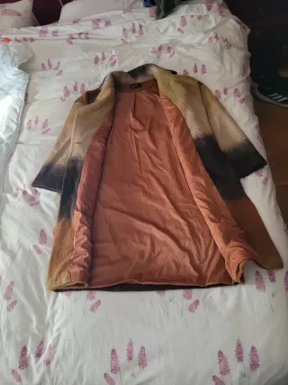 Abrigo Zona Coolto tonos marrones