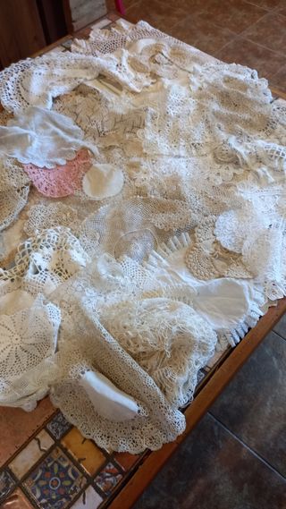 Antiguo lote de unas 70 piezas de tapetes.