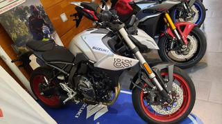 Suzuki GSX-8S gris
