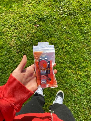 Reloj BIMBOND plateado con esfera roja