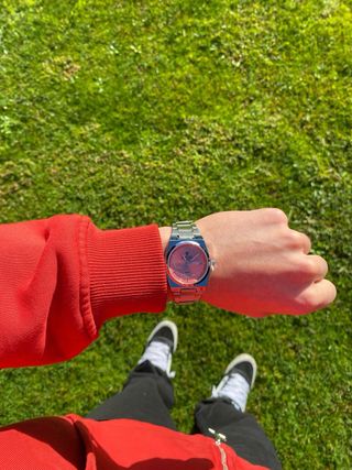 Reloj BIMBOND plateado con esfera roja