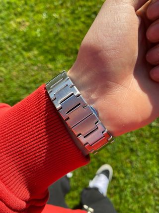 Reloj BIMBOND plateado con esfera roja