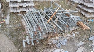 Postes y barandillas metálicas