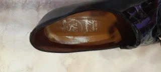 Zapatos de vestir negros con detalle