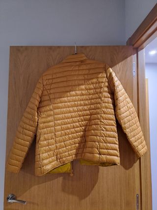 Cazadora acolchada amarilla