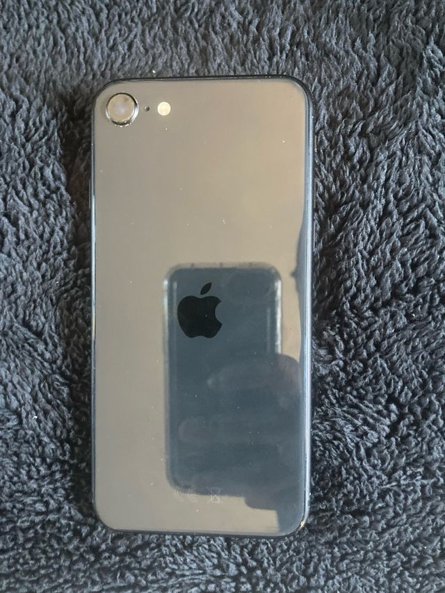 iPhone SE 2020 em ótimo estado