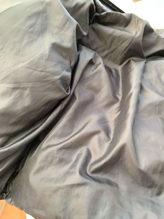 Cazadora acolchada efecto piel negra