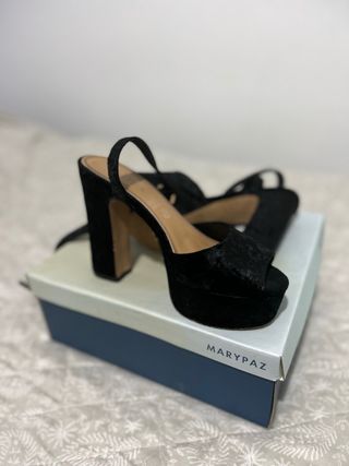 Zapatos de tacón Marypaz negros terciopelo