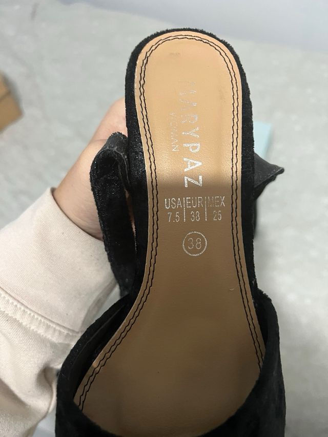 Zapatos de tacón Marypaz negros terciopelo
