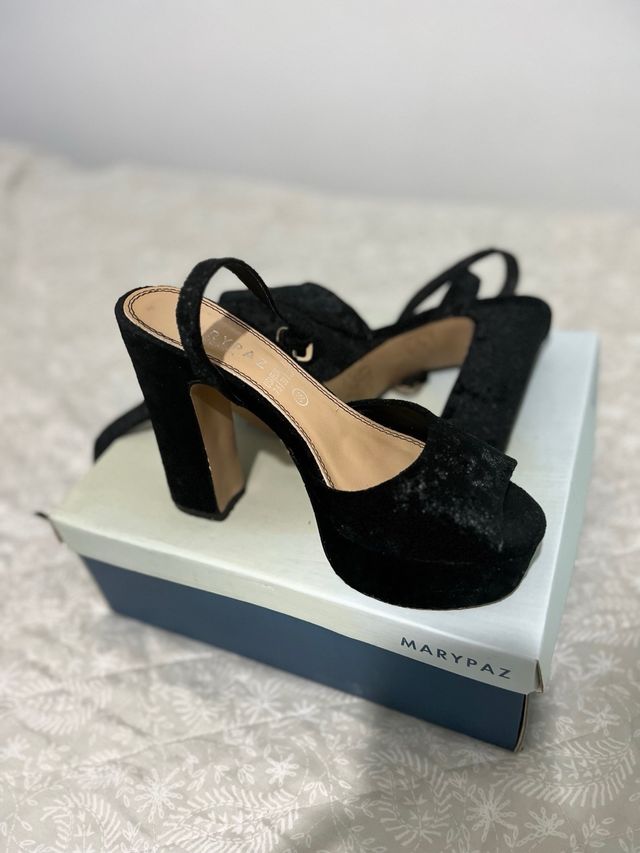 Zapatos de tacón Marypaz negros terciopelo